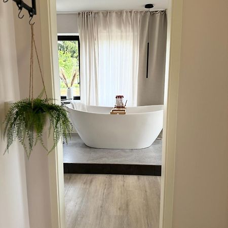 Leonardo Wuerzburg I Freistehende Badwanne Apartment Bagian luar foto