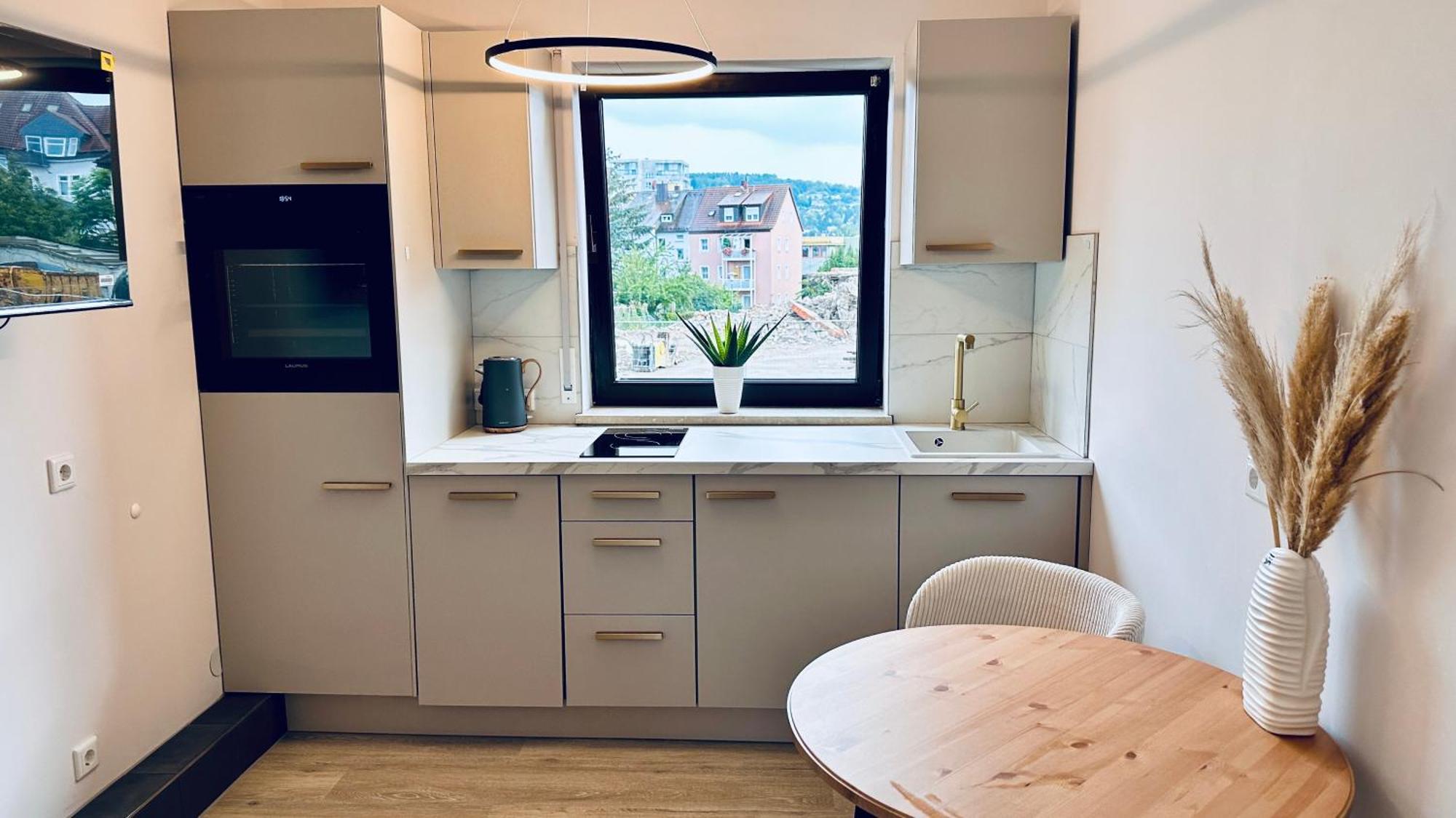 Leonardo Wuerzburg I Freistehende Badwanne Apartment Bagian luar foto