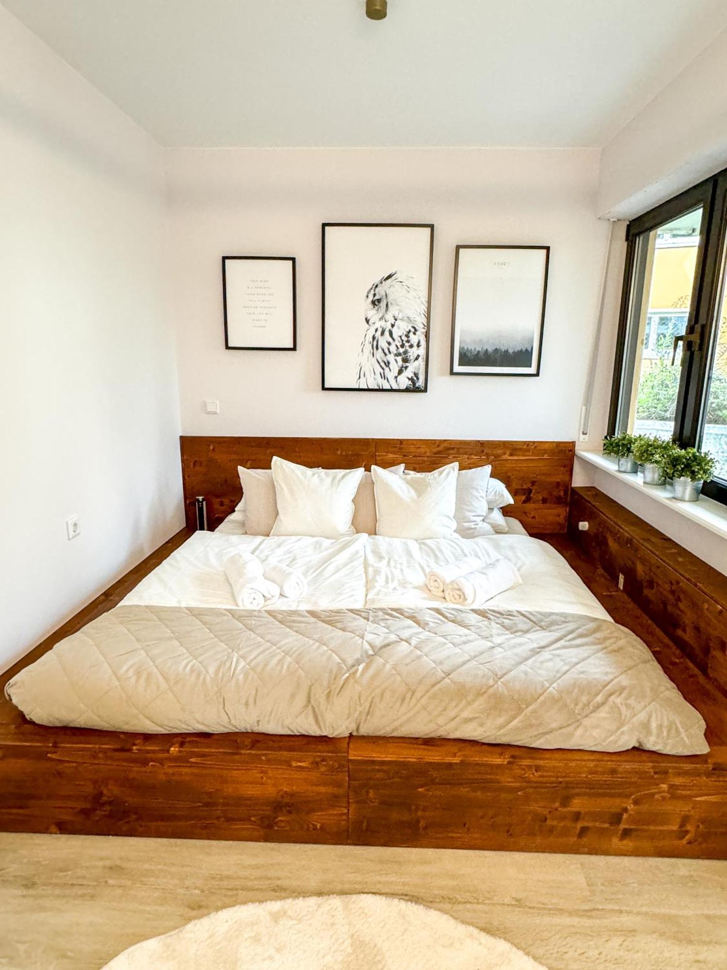 Leonardo Wuerzburg I Freistehende Badwanne Apartment Bagian luar foto